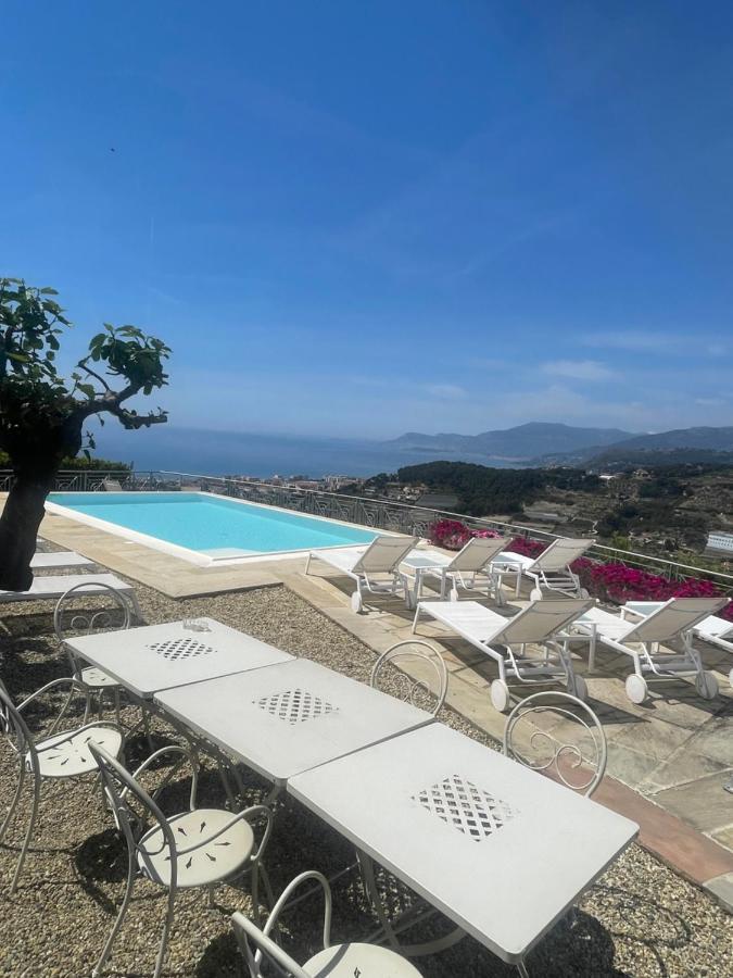 בורדיגרה Villa Gaia - Luxury Villa, Pool & Wellness Rooms מראה חיצוני תמונה