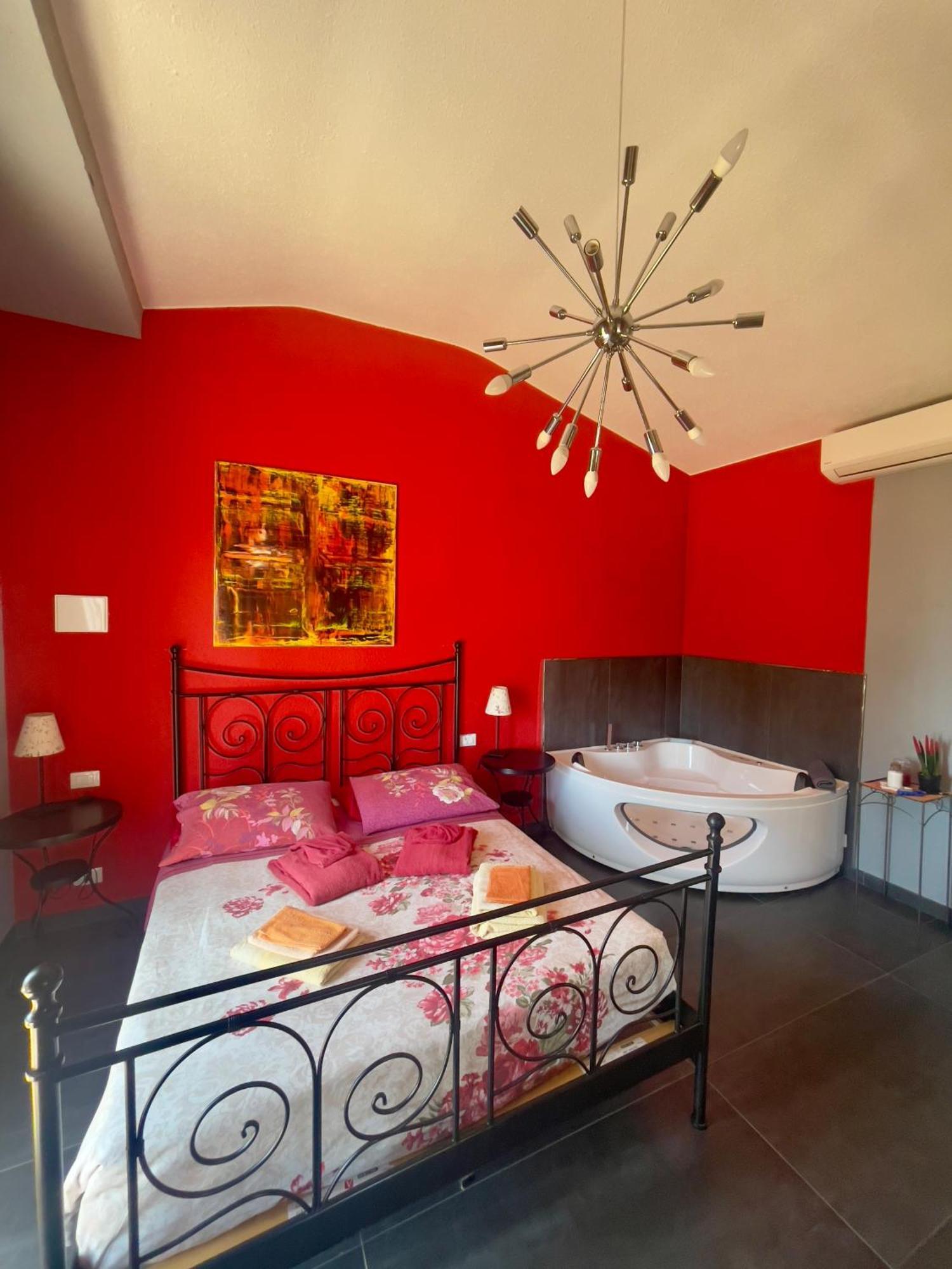 בורדיגרה Villa Gaia - Luxury Villa, Pool & Wellness Rooms מראה חיצוני תמונה