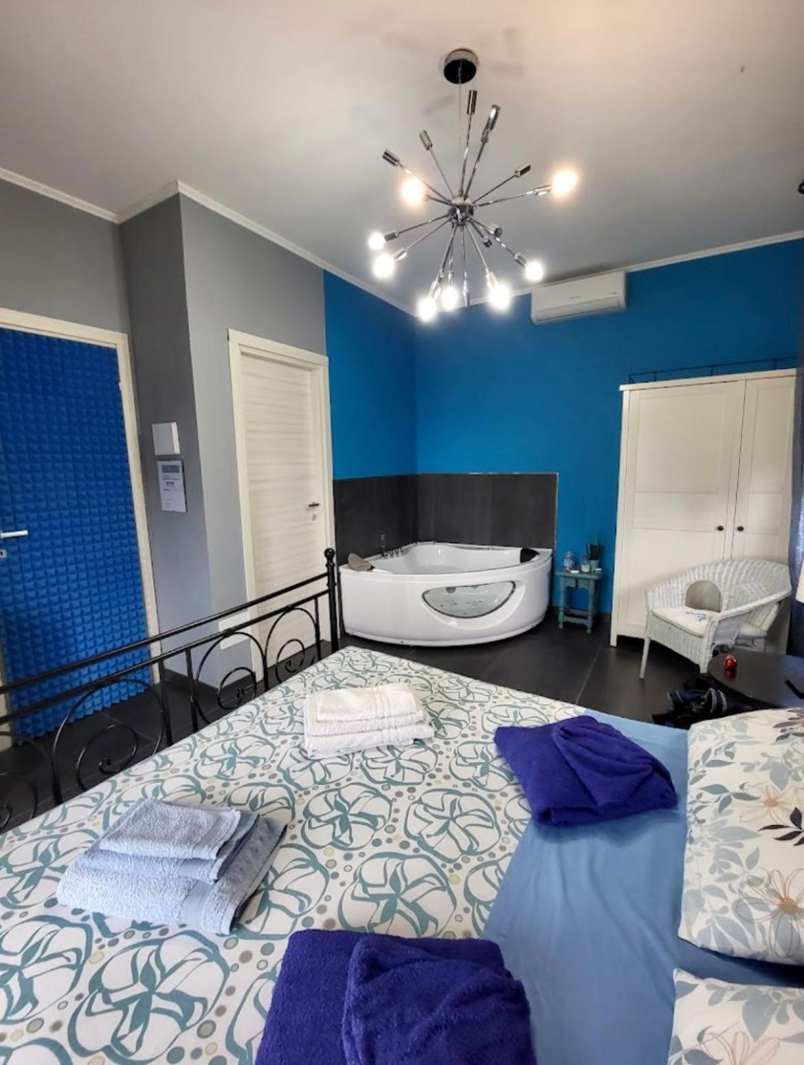 בורדיגרה Villa Gaia - Luxury Villa, Pool & Wellness Rooms מראה חיצוני תמונה